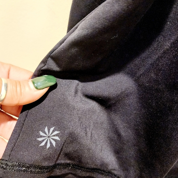 ATHLETA Women's Long Sleeves Athletic atop with Thumbs hole size L - Picture 4 of 12